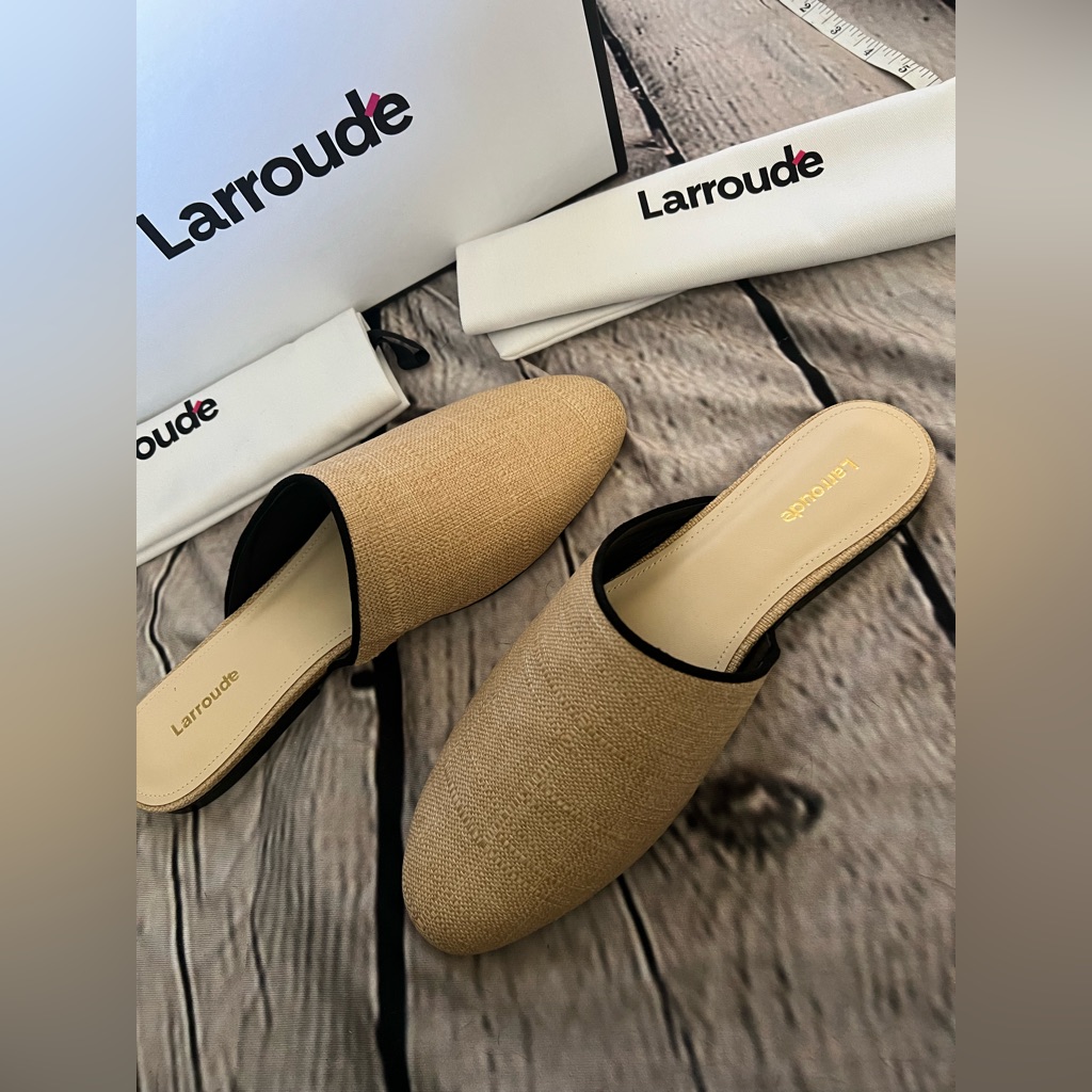 Larroude Venice Flat Mules In Beige Raffia Black Trim